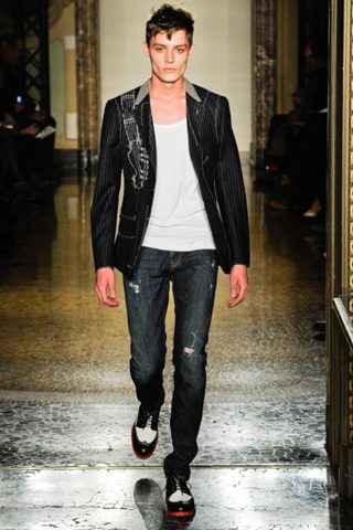 Moschino-for-men-new-collection-autumn-winter-fashion-trends-image-4