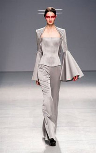 Gareth-Pugh-clothing-fashion-women-collection-spring-summer-image-8