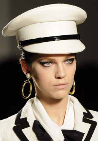 Moschino-fashion-new-collection-spring-summer-2013-women-picture-13