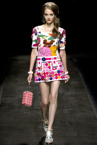 Moschino-fashion-new-collection-spring-summer-2013-women-picture-7