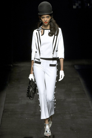 Moschino-fashion-new-collection-spring-summer-2013-women-picture-9