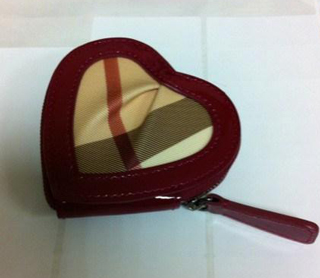 Burberry-new-collection-accessories-for-Valentines-Day-2013-photo-2