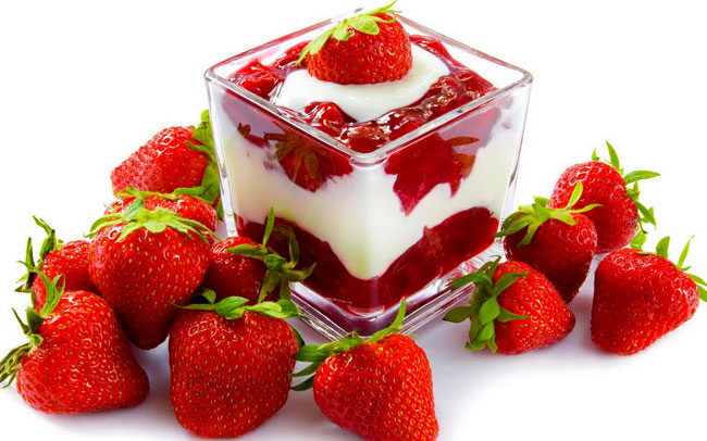 Beauty-and-wellness-with-strawberry-for-nutrition-and-health-mousse