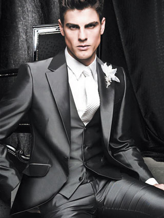 Fashion-man-with-Groom-how-to-be-stylish-on-your-wedding-day-suit