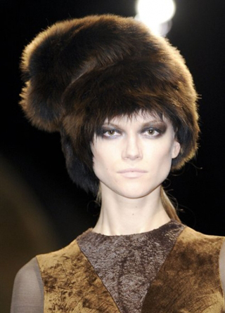 Donna-Karan-trends-celebrity-hats-in-fur-fall-winter-look-2014