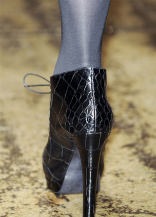 Donna-Karan-trends-celebrity-shoes-with-heels-fall-winter-look-2014