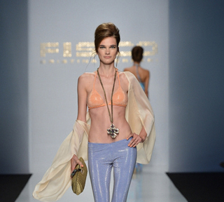 Fisico-Cristina-Ferrari-video-fashion-spring-summer-2013