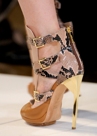 Herve-Leger-shoes-in-shop-windows-fashion-collection-spring-summer