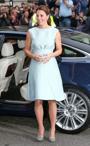 Lifestyle-Kate-Middleton-all-the-dresses-of-the-pregnancy-8