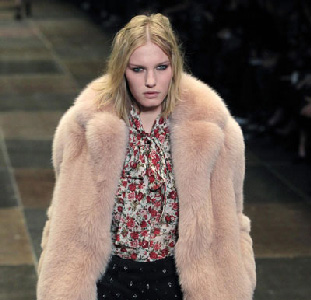 Yves-Saint-Laurent-new-video-fashion-show-fall-winter-2013-2014-collection